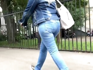 mature mom with XXL butt